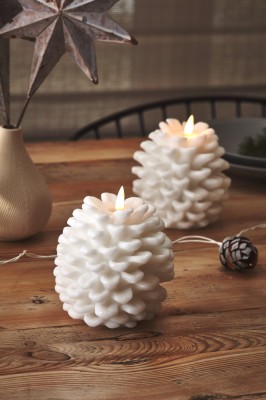 Pinecone Candle