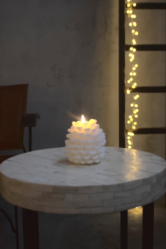 Pinecone Candle