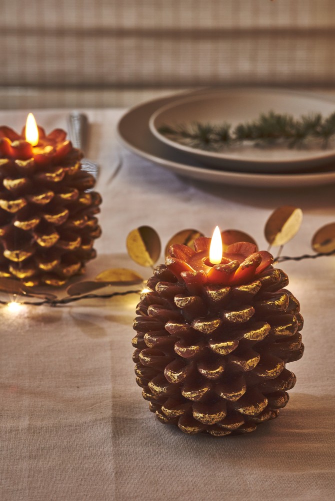 Pinecone Candle